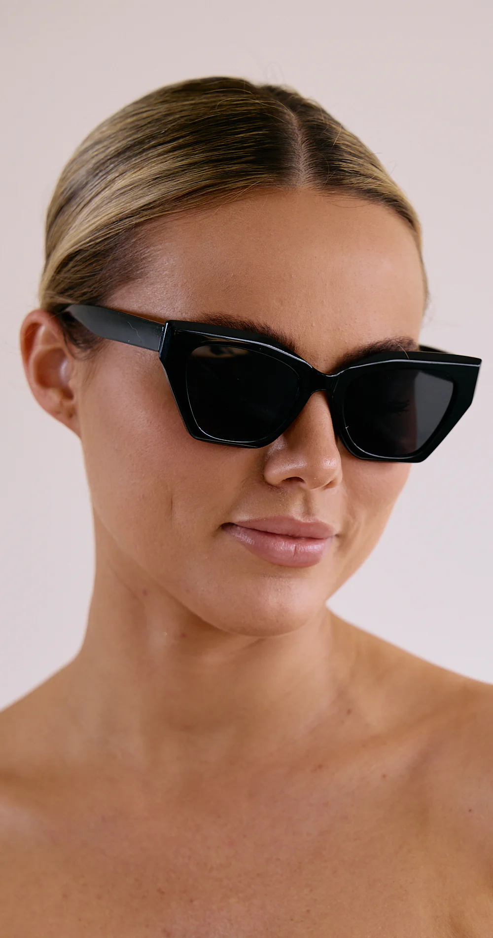 Bondi Sunglasses - Black - Image 3