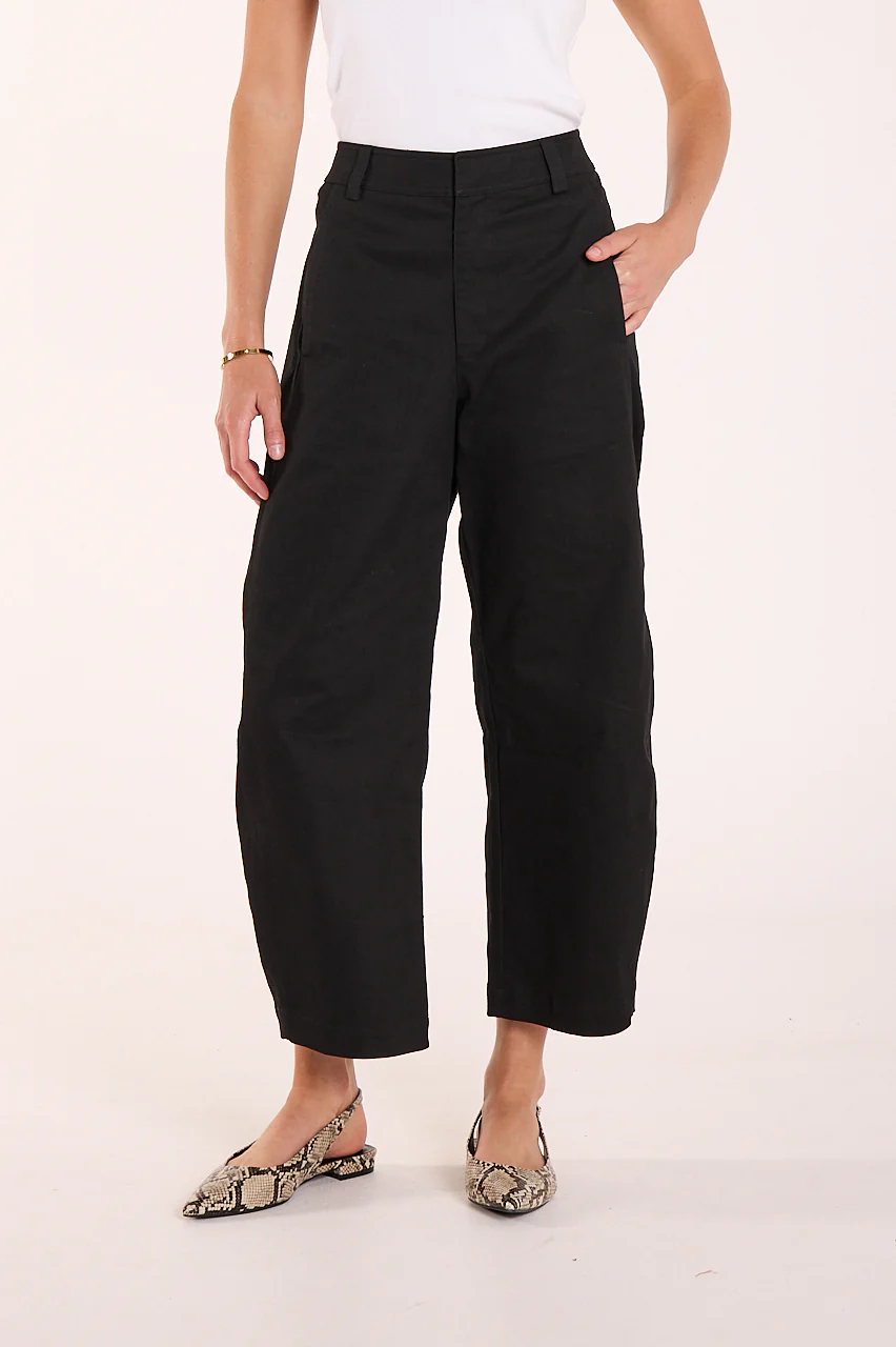 Charlie Cropped Barrel Pant - Black