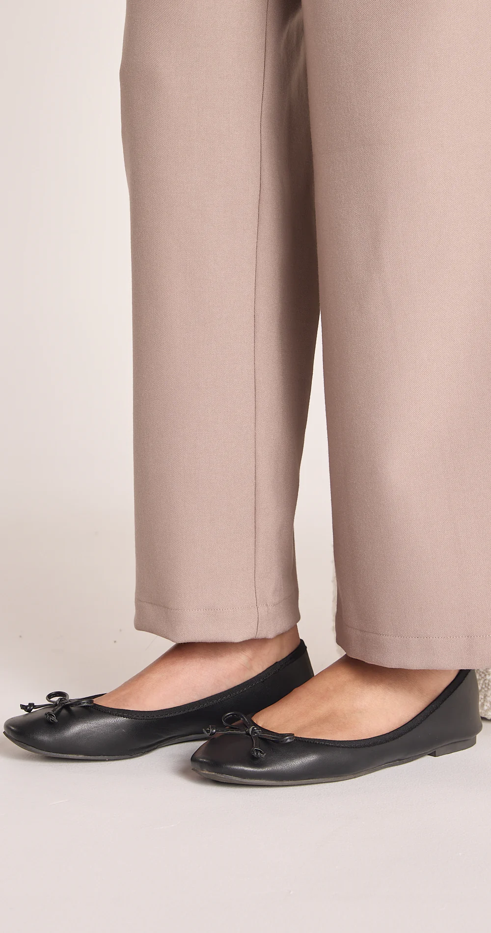 Isaiah Flat - Black - Image 5