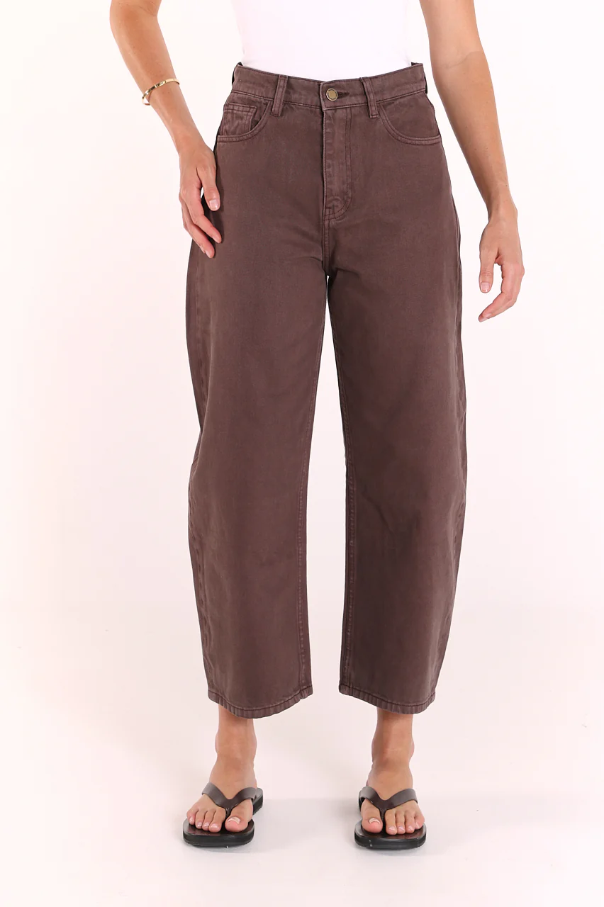 PRE-ORDER Lola Cropped Barrel Jean - Chocolate - Image 4