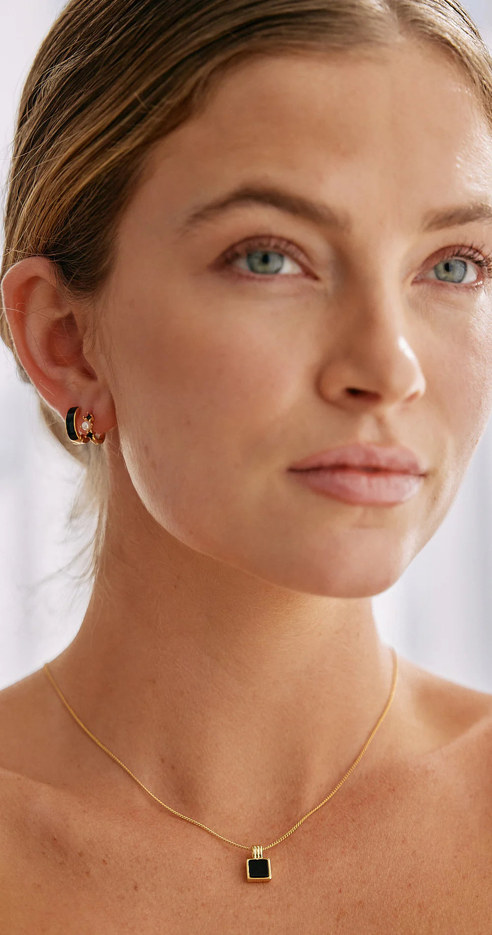 Sola Hoop Earrings 2 Pack - Gold & Black - Image 2