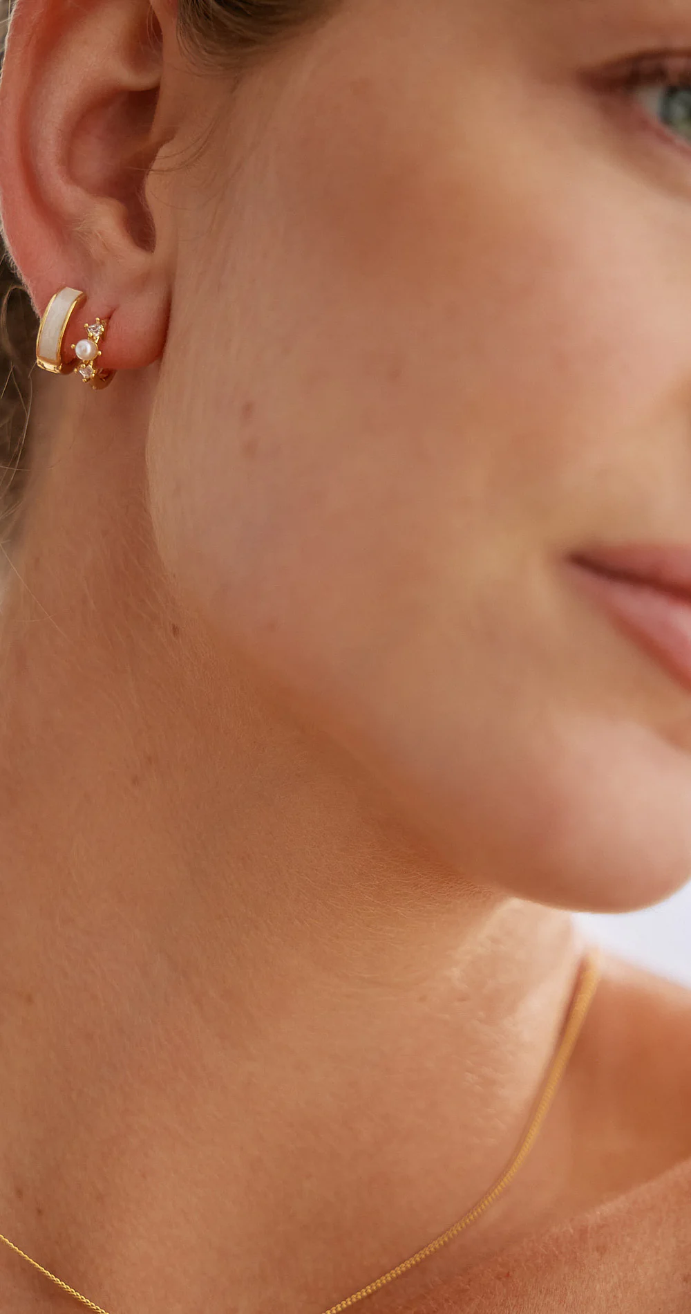 Sola Hoop Earrings 2 Pack - Gold & White - Image 2